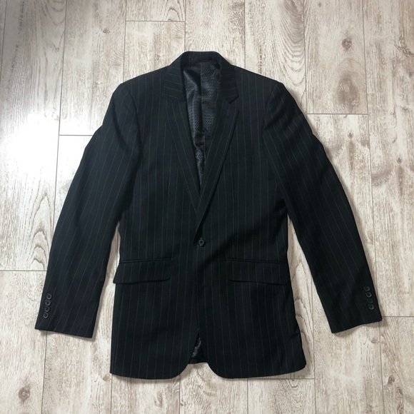 Beautiful pinstripe black and white suit - Picture 1 of 6